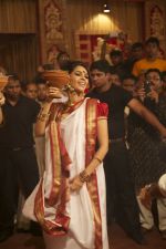 Mallika Sherawat performing puja at a pandal in Kolkata_525bff14effc9.jpg