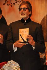 Amitabh Bachchan launches Satya Pal_s book in Rangsharda, Mumbai on 14th Oct 2013 (31)_525cee0e1ac80.JPG