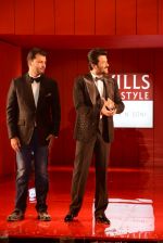 Anil Kapoor walks for Ashish Soni - grand finale at Wills day 5 on WIFW 2014 on 13th Oct 2013 (49)_525cbed41e367.JPG