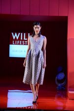Model walks for Ashish Soni - grand finale at Wills day 5 on WIFW 2014 on 13th Oct 2013 (115)_525cc0bf36fd8.JPG