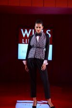 Model walks for Ashish Soni - grand finale at Wills day 5 on WIFW 2014 on 13th Oct 2013 (199)_525cc2462103f.JPG
