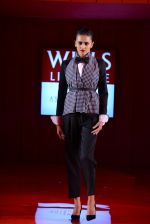 Model walks for Ashish Soni - grand finale at Wills day 5 on WIFW 2014 on 13th Oct 2013 (200)_525cc24c1e221.JPG