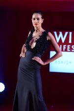 Model walks for Ashish Soni - grand finale at Wills day 5 on WIFW 2014 on 13th Oct 2013 (252)_525cc397cf1a6.JPG