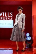 Model walks for Ashish Soni - grand finale at Wills day 5 on WIFW 2014 on 13th Oct 2013 (46)_525cbfa9de2fd.JPG