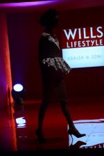 Model walks for Ashish Soni - grand finale at Wills day 5 on WIFW 2014 on 13th Oct 2013 (9)_525cbf0e0bab3.JPG