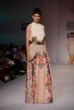 Model walks for SOLTEE BY SULASKSHANA at Wills day 5 on WIFW 2014 on 13th Oct 2013 (24)_525cb8decb863.JPG