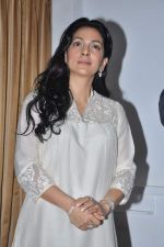 Juhi Chawla at a press meet to discuss radiation caused by mobile towers in Press Club, Mumbai on 17th Oct 2013 (1)_5260ace1978bf.JPG