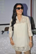 Juhi Chawla at a press meet to discuss radiation caused by mobile towers in Press Club, Mumbai on 17th Oct 2013 (8)_5260ad0053ff3.JPG