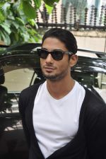 Prateik Babbar remembers Smita Patil on her B_day, spends time with Save the children NGO on 17th Oct 2013 (6)_5260a99d0de1e.JPG
