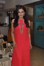 Raveena Tandon at Raveena Tandon and Roopa Vohra_s jewellery line launch in Mumbai on 18th Oct 2013(242)_526221a098d4b.JPG