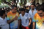 Salman Khan at Milind Deora_s charity football match in Bandra, Mumbai on 18th Oct 2013 (18)_5261f5414f299.JPG