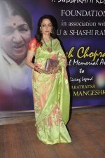 Hema Malini at Yash Chopra Memorial Awards in Mumbai on 19th Oct 2013.(177)_5263f0653a02c.JPG