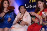 Lata Mangeshkar at Yash Chopra Memorial Awards in Mumbai on 19th Oct 2013.(207)_5263f0daa8be7.JPG