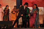 Shahrukh Khan at Lux event in Mumbai on 19th Oct 2013 (52)_5263dac0d3cf7.JPG