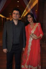 Sonali bendre, Goldie behl at Yash Chopra Memorial Awards in Mumbai on 19th Oct 2013.(94)_5263f197dab74.JPG