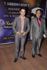 at Yash Chopra Memorial Awards in Mumbai on 19th Oct 2013.(141)_5263f0c8c7502.JPG