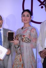 Kareena Kapoor launches Malabar Jewellery Line in Mumbai on 20th Oct 2013 (54)_526518332f0f9.JPG