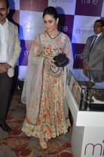 Kareena Kapoor snapped at a new online jewellery shop launch in J W Marriott, Mumbai on 21st Oct 2013 (23)_52661e5468846.JPG