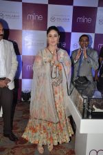 Kareena Kapoor snapped at a new online jewellery shop launch in J W Marriott, Mumbai on 21st Oct 2013 (26)_52661e6266c60.JPG