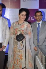 Kareena Kapoor snapped at a new online jewellery shop launch in J W Marriott, Mumbai on 21st Oct 2013 (7)_52661e05d5ba0.JPG