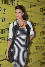 Jacqueline Fernandez inaugurates forever 21 store in thane, Mumbai on 26th Oct 2013 (4)_526ce3aa34b58.JPG