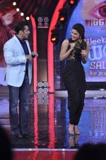 Priyanka Chopra, Salman Khan on the sets of Bigg Boss 7 in Mumbai on 26th Oct 2013 (155)_526ceec1bac05.JPG