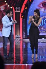 Priyanka Chopra, Salman Khan on the sets of Bigg Boss 7 in Mumbai on 26th Oct 2013 (156)_526cefe96e963.JPG