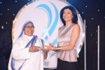 Sushmita Sen at Harmony Foundation_s Mother Teresa Memorial Award in Leela, Mumbai on 27th Oct 2013 (96)_526e0a7957f5d.JPG
