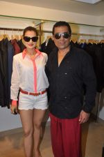 Amisha Patel at Shahid Aamir_s collection launch in Juhu, Mumbai on 29th Oct 2013 (105)_5270b5ede4e54.JPG