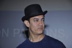 Aamir Khan at Dhoom 3 trailor launch in Mumbai on 30th Oct 2013 (74)_5272506274783.JPG