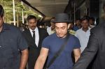 Aamir Khan returns from US in Mumbai Airport on 30th Oct 2013 (9)_52725e6104846.JPG