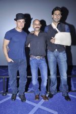 Aamir Khan, Abhishek Bachchan, Vijay Krishna Acharya at Dhoom 3 trailor launch in Mumbai on 30th Oct 2013 (112)_5272506f4463a.JPG