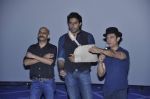 Aamir Khan, Abhishek Bachchan, Vijay Krishna Acharya at Dhoom 3 trailor launch in Mumbai on 30th Oct 2013 (97)_5272506d59fef.JPG