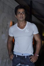 Sonu Sood at R Rajkumar completion party in Juhu, Mumbai on 30th Oct 2013 (20)_52725fc7560be.JPG