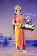 Hema Malini at Shree Kali durga puja in Mumbai on 1st Nov 2013 (10)_52745ff7cc2bf.JPG