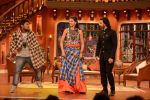 Deepika Padukone, Ranveer Singh on the sets of Comedy Nights with Kapil in Filmcity, Mumbai on 5th Nov 2013 (177)_527a3ef849155.JPG
