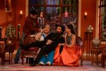 Deepika Padukone, Ranveer Singh on the sets of Comedy Nights with Kapil in Filmcity, Mumbai on 5th Nov 2013 (55)_527a3f97aeda2.JPG