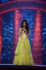 Mallika Sherawat at the grand finale of The Bachelorette in Filmcity, Mumbai on 5th Nov 2013 (119)_527a399fb7b72.JPG