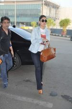 Kareena Kapoor leave for Dubai on 7th Nov 2013 (23)_527ca112cc2a3.JPG