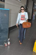 Kareena Kapoor leave for Dubai on 7th Nov 2013 (29)_527ca114e9683.JPG