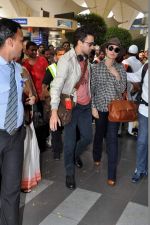 Kareena Kapoor, Imran Khan snapped at the airport in Mumbai on 9th Nov 2013 (30)_527ef6ef5c6b5.JPG