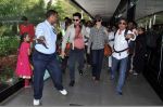Kareena Kapoor, Imran Khan snapped at the airport in Mumbai on 9th Nov 2013 (38)_527ef7131d43c.JPG