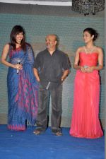 Priyanka Chopra, Shraddha Das, Sameer at Lucky Kabootar music launch in Mumbai on 9th Nov 2013 (96)_527f7494427fe.JPG