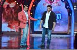 Sunny Deol, Salman Khan on the sets of Bigg Boss 7 in Mumbai on 9th Nov 2013 (69)_527ef7f7b8eac.JPG