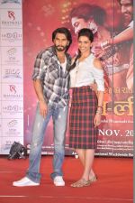 Deepika Padukone, Ranveer Singh at the Promotion of film Ram-Leela in Mumbai on 10th Nov 2013 (248)_52809afcc6b55.JPG