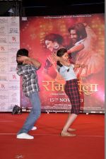 Deepika Padukone, Ranveer Singh at the Promotion of film Ram-Leela in Mumbai on 10th Nov 2013 (260)_528098d753d8f.JPG