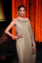 Model walks Tarun Tahiliani for Blenders Pride Tour on 10th Nov 2013 (12)_5280c2ca27dc2.jpg