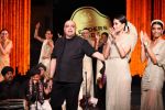 Model walks Tarun Tahiliani for Blenders Pride Tour on 10th Nov 2013 (15)_5280c2cb757e2.jpg