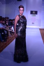 Neha Dhupia walks for Shane Falguni Peacock at ABIL Pune Fashion Week on 10th Nov 2013 (8)_528078b7476da.JPG