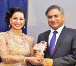 Veena Malik received Pakistan Achievement Award in UK on 10th Nov 2013 (5)_5280c32ce8e3b.jpg